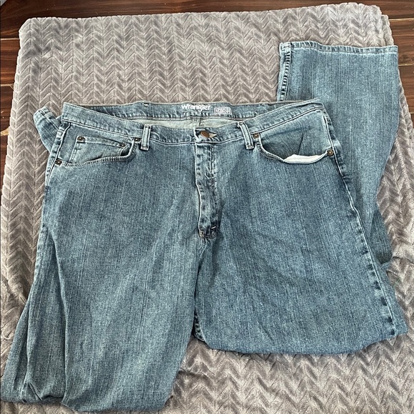 Wrangler Classic Blue Jeans - Picture 1 of 5